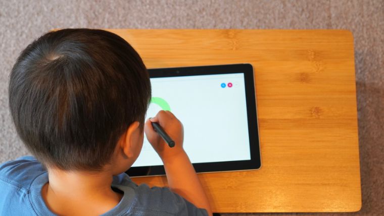 小学生　スマホ以外　連絡手段　通信教材のアプリ